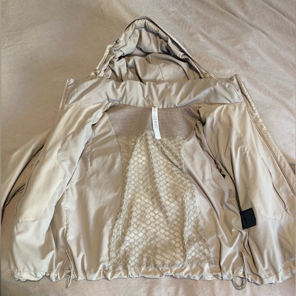 Lululemon Slush Hour Hooded Jacket in Trench - Picture 4 of 16
